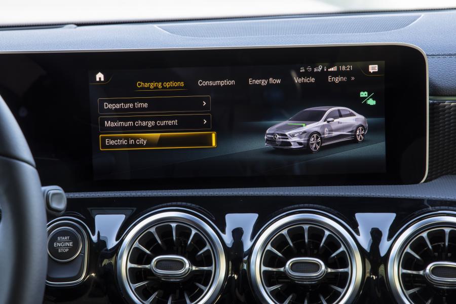 Детали интерьера Mercedes-Benz A250 e Sedan (V177) 2019 года  (WW) (фото 10 из 11)